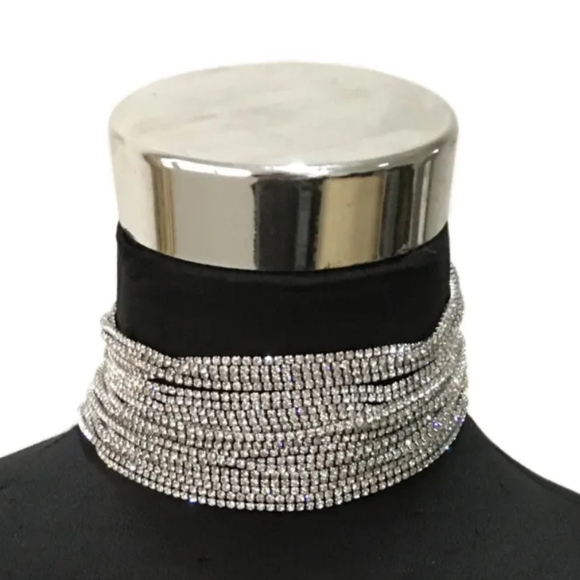 Jewelry - Elegant geometric layered rhinestone chocker.